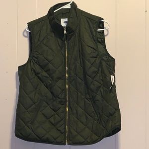 Green quilted vest NWT ((Make me an offer))